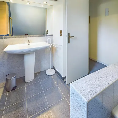 Grande Maison Spacieuse Et Moderne Avec Jardin *