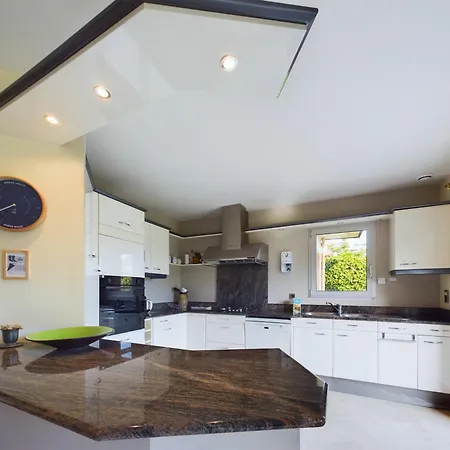 Grande Maison Spacieuse Et Moderne Avec Jardin * フエナン
