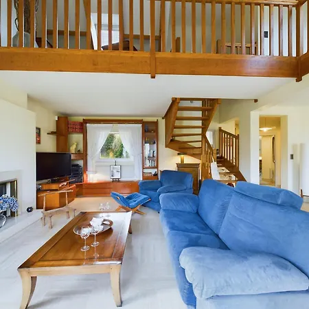 Grande Maison Spacieuse Et Moderne Avec Jardin * フエナン