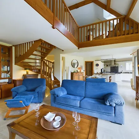Grande Maison Spacieuse Et Moderne Avec Jardin フエナン